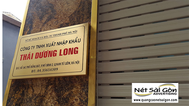 biển công ty bằng inox vàng